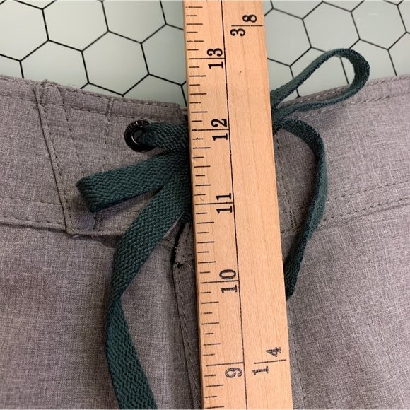 Volcom‎ Trunks Mens Size 38 Gray Stripes Unlined Static Division Boardshorts - Picture 6 of 10